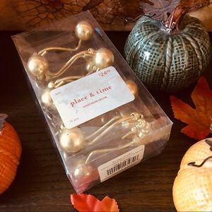 Place & Time Shower Hooks